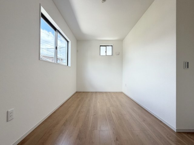 嵐山茶尻町の洋室|ベッドや机など無理なく配置できる広さとなっております。（R8.8撮影）