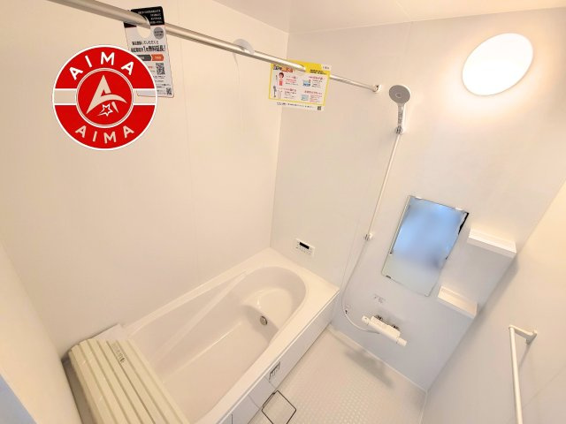 糟屋郡宇美町障子岳南1丁目第1-3棟（2号棟）の内観：施工例|1日の疲れを癒してくれる広々バスルーム。雨の日のお洗濯にも大活躍な浴室乾燥機付です！