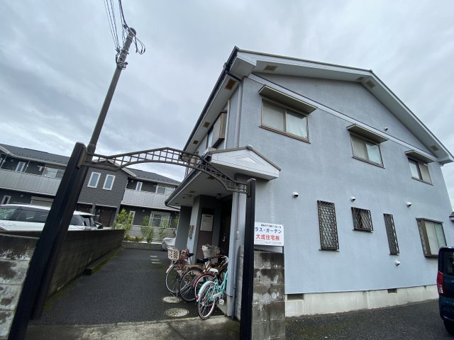 調布市下石原１丁目のテラスのエントランス