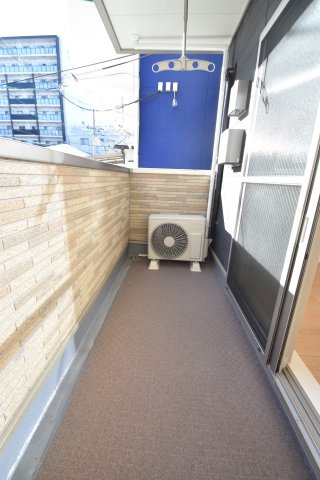 大阪市城東区野江２丁目のアパートのバルコニー