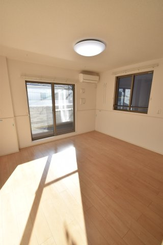 大阪市城東区野江２丁目のアパートの居間・リビング