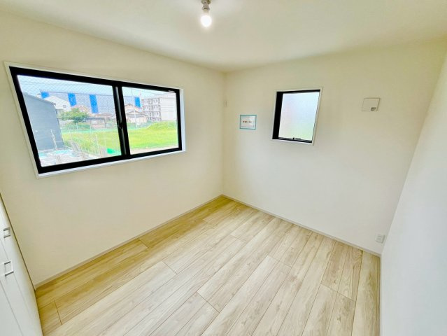 【仲介手数料無料】和光市新倉3期―新築分譲住宅―限定1棟の洋室|全室2面採光、やさしい光と静けさが、自然な眠りへと導いてくれる、住まいの“癒しの核”です。
