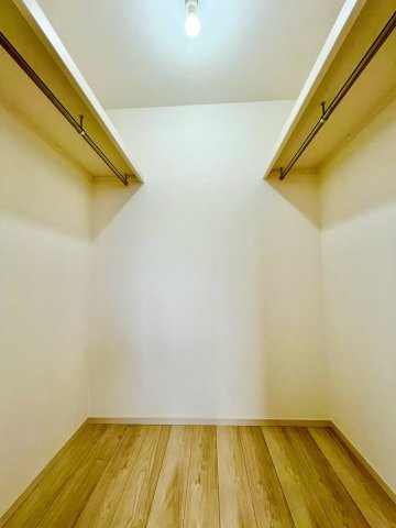 【仲介手数料無料】和光市新倉3期―新築分譲住宅―限定1棟の収納|広さだけでなく、使いやすさまで計算。収納する時間さえ心地よくなる、上質なウォークインクローゼット。