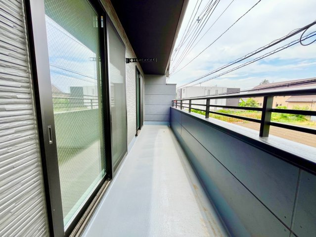 【仲介手数料無料】和光市新倉3期―新築分譲住宅―限定1棟のバルコニー|住まわれる人だけに許された専用の快適なバルコニー。めまぐるしく過ぎ行く日々の中でゆったりとした癒しを提供してくれる居住者のプライベート空間がここにあります。