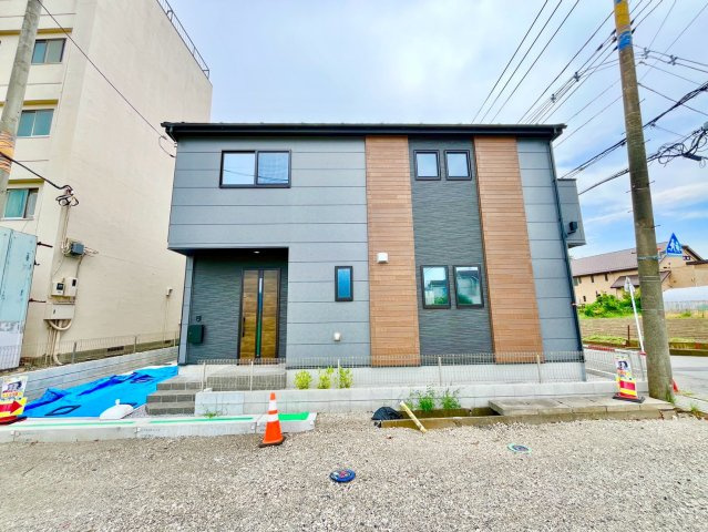 【仲介手数料無料】和光市新倉3期―新築分譲住宅―限定1棟の前面道路含む現地写真|穏やかな風と陽光を導き、居住性を一段と心地よいものにしています。周辺環境とのコラボレーションにより明るく開放的な空間を演出しております。