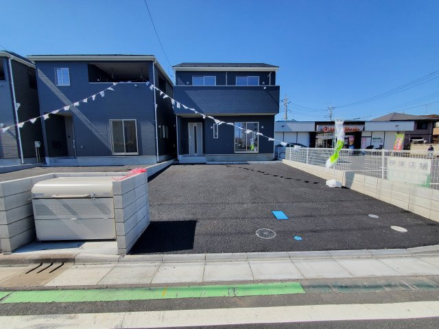 三郷市　花和田　新築戸建　全2棟の駐車場|施工例です