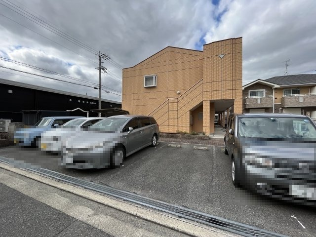 LIVELY HEIMの駐車場