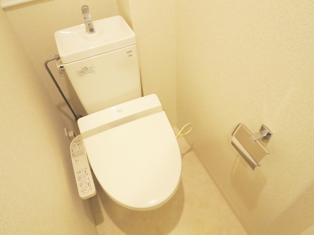江戸川区西小岩１丁目の賃貸マンションのトイレ|温水洗浄便座！