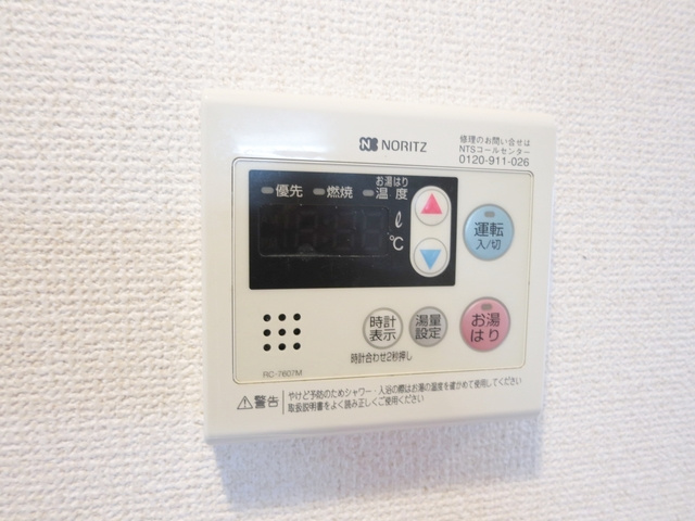 江戸川区西小岩１丁目の賃貸マンションの設備|給湯パネルです。