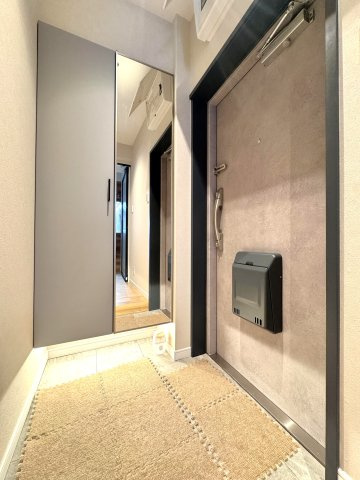 日暮里ダイヤモンドマンションの玄関|ドキドキの新生活も、安心してスタート。ぴったりの住まいを見つけませんか？クランディアが一緒に住まい選びをサポートします‼　まずは、お気軽にお問合せください　＃クランディア