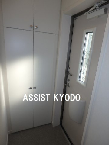 ウィング成城の玄関