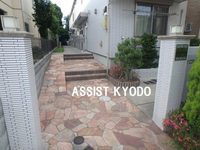 ウィング成城のエントランス