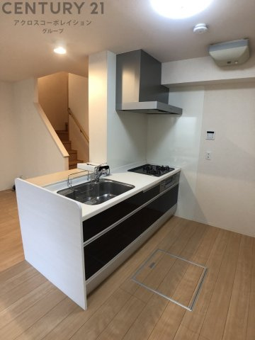 ３口ガスコンロのシステムキッチンです♪
