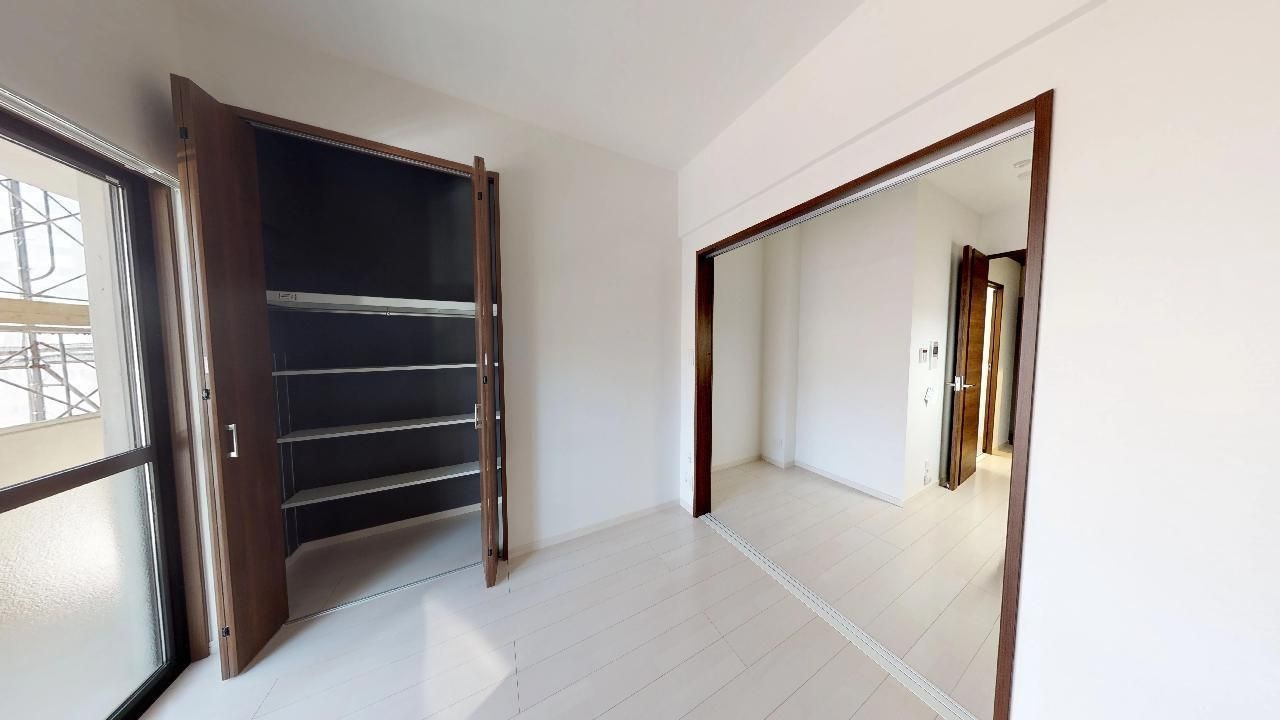 THE SQUARE・Platinum Residenceの洋室