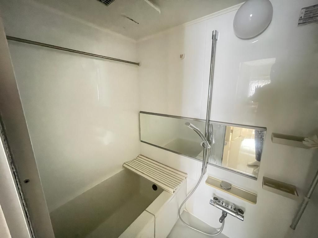 ライオンズマンション西早稲田の浴室|現地写真

現地ご見学希望・資料請求などお気軽にお問い合わせ下さい！
03-5990-5201