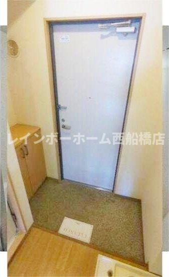 ネクサス実籾の玄関