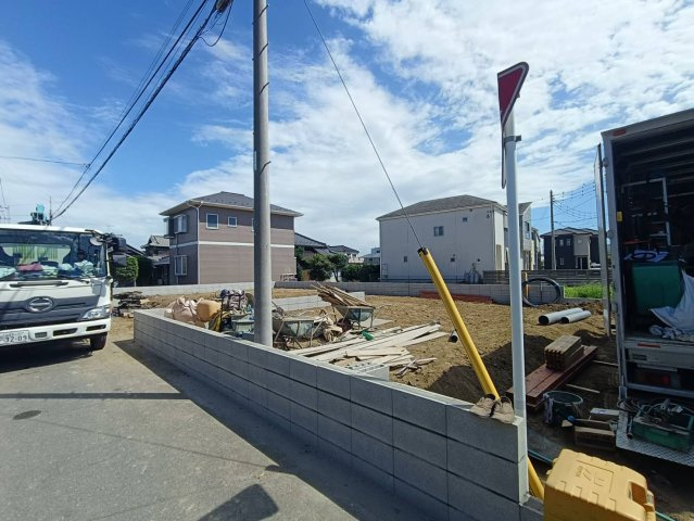 三郷市　花和田　新築戸建　全2棟の前面道路含む現地写真|前面道路含む現地写真です