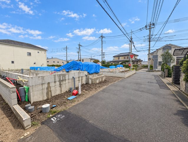 三郷市　花和田　新築戸建　全2棟の前面道路含む現地写真|前面道路含む現地写真です