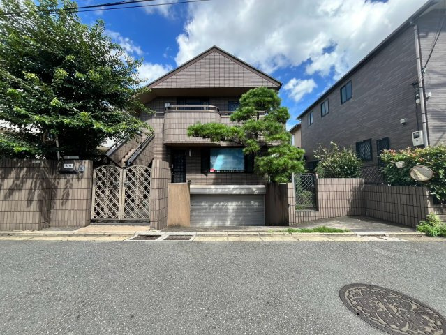 世田谷区成城9丁目　中古戸建の外観