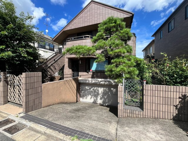 世田谷区成城9丁目　中古戸建の外観