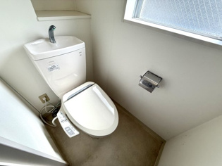 温水洗浄便座付きのトイレです♪