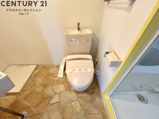 トイレ内に手洗い用の洗面台あり
