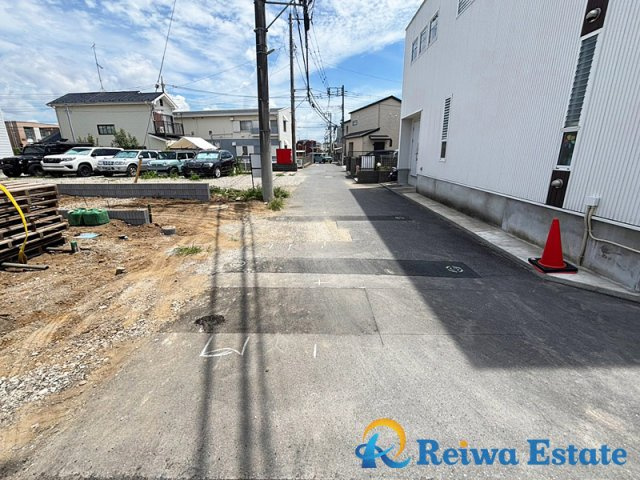 新築戸建　茅ヶ崎市中島の前面道路含む現地写真