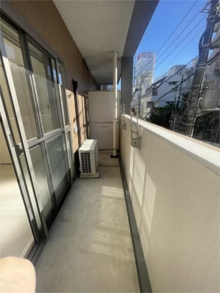 フォレスタ浅草のバルコニー|外からの目が気にならないバルコニーで洗濯物が干せます