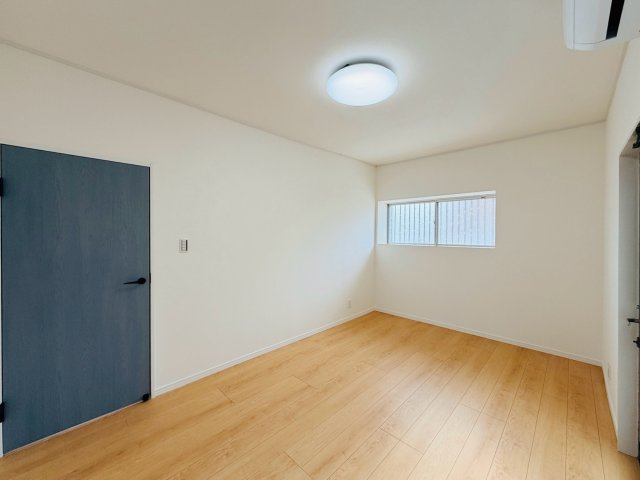 中古　君津市杢師の洋室|1階の洋室は、寝室・仕事部屋・来客用など、家族構成に合わせて使い分けられます。
