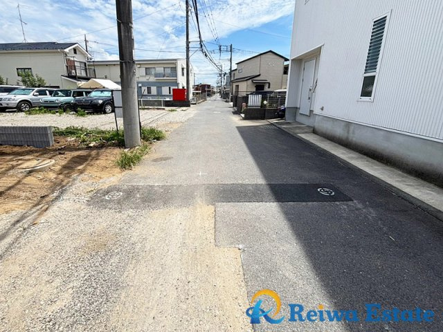 新築戸建　茅ヶ崎市中島の前面道路含む現地写真