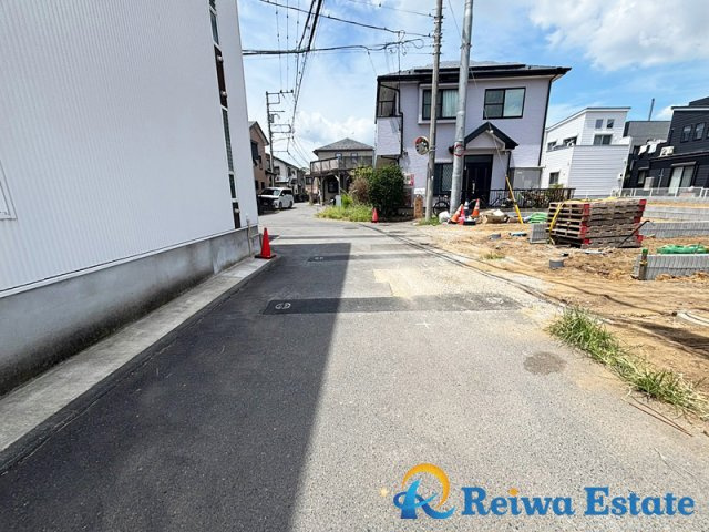新築戸建　茅ヶ崎市中島の前面道路含む現地写真