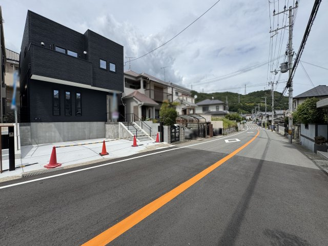 神戸市須磨区緑が丘２丁目新築戸建B号棟の前面道路含む現地写真