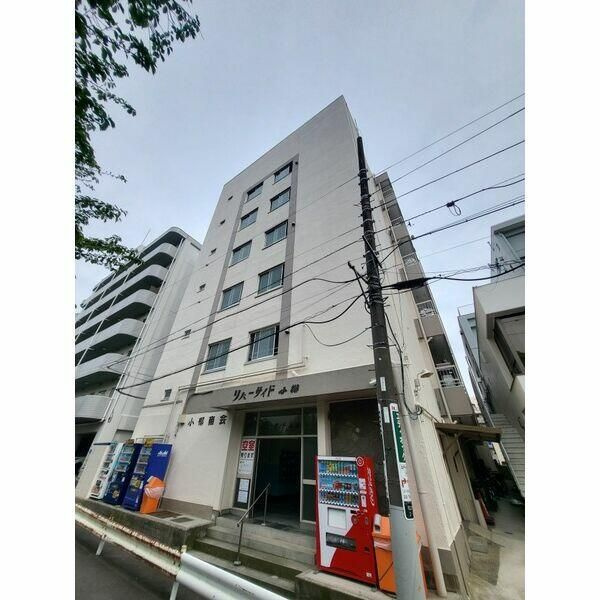 リバーサイド小柳のエントランス