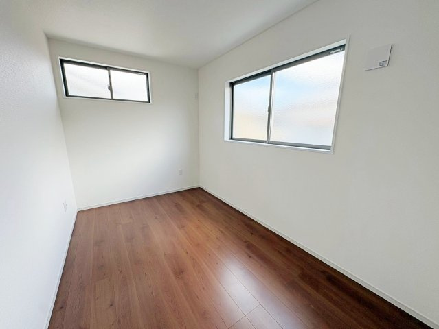 嵐山茶尻町の洋室|ベッドや机など無理なく配置できる広さとなっております。（R8.8撮影）