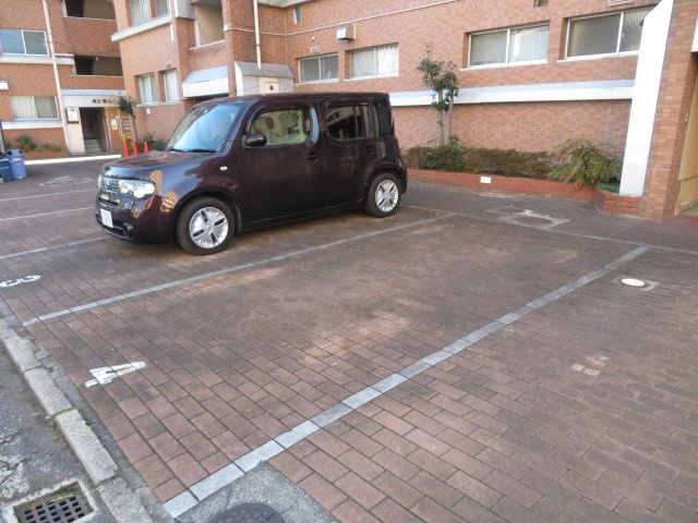 第一青山ハイツの駐車場