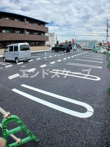 グランテラスⅢの駐車場|高崎、前橋のお部屋探しはエンドスケープまで！お客様の理想お聞かせ下さい♪