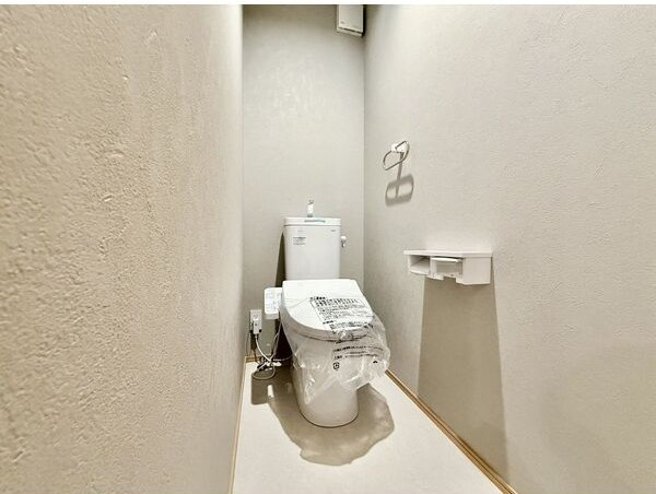 上名古屋三丁目戸建のトイレ