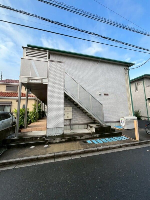 足立区興野２丁目のアパートの外観