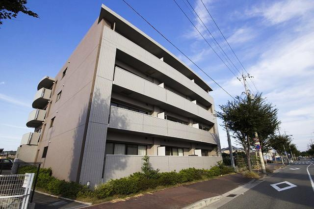パインプロスの外観