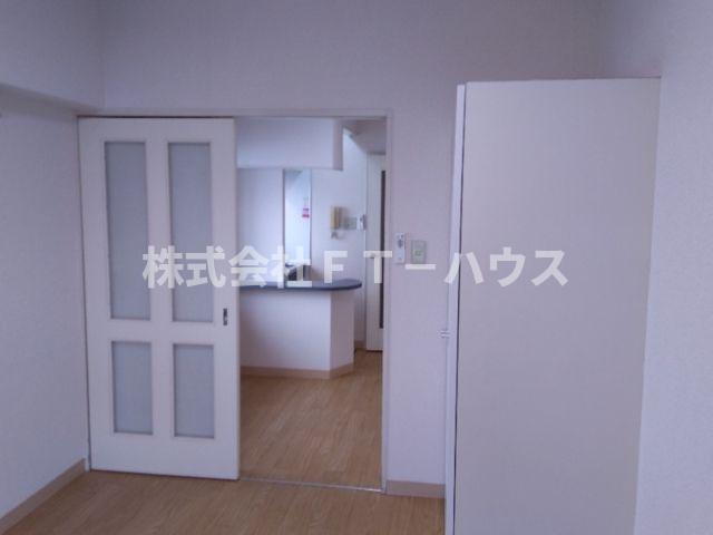 ダイニチ館Ｆ１２(F-012)の居間・リビング