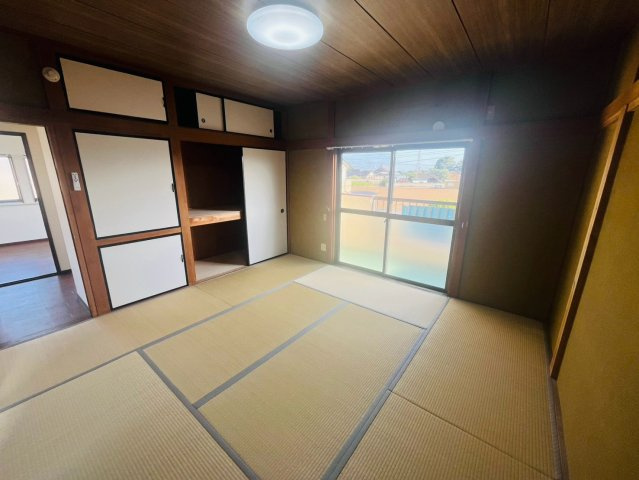 古河市尾崎 リフォーム物件　の和室|〇和室　8帖〇
各居室収納付きで住みやすさにこだわっています！
2026年8月撮影