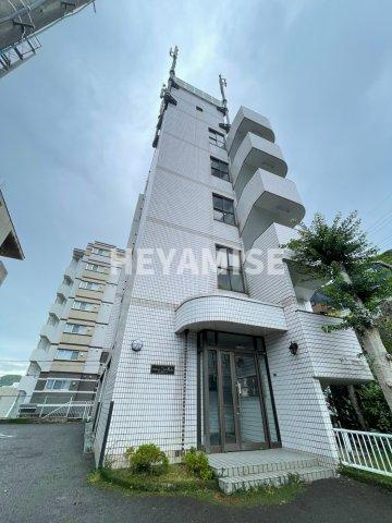 マンションニュー西山のエントランス