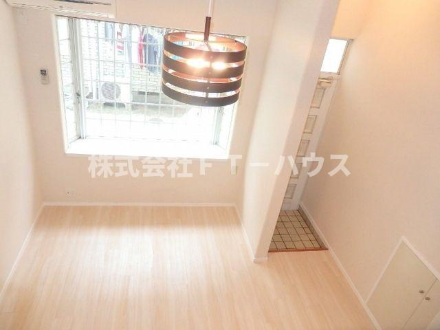 ローズアパート(Q-054C)の居間・リビング