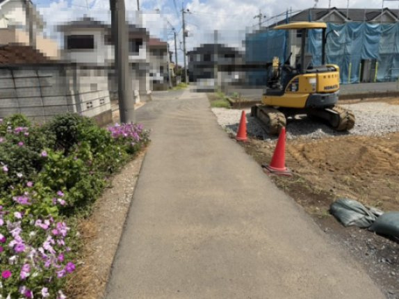 野田市古布内01期　新築戸建　2号棟の前面道路含む現地写真|接道：西側2.9ｍ公道