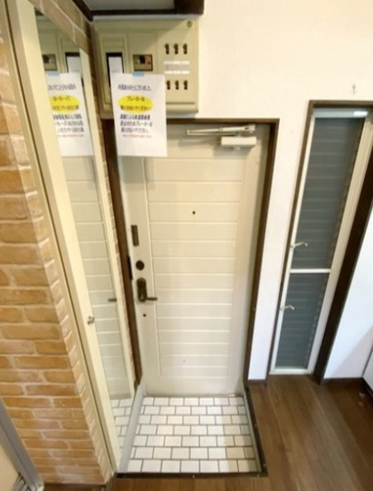 川崎市多摩区枡形２丁目のアパートの玄関