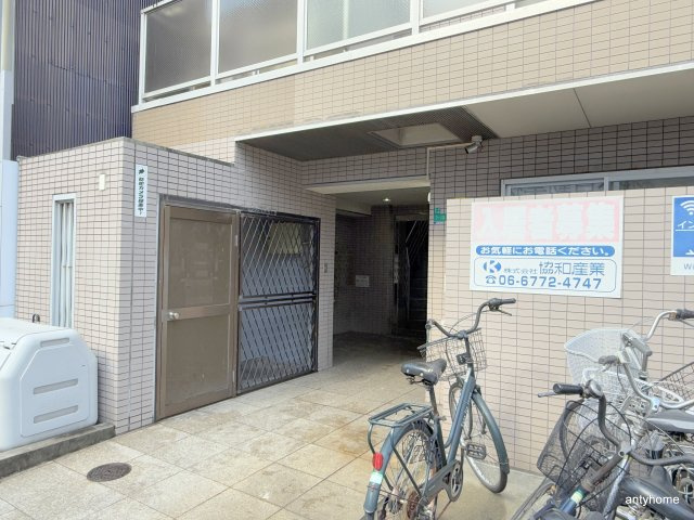 ライズ芦原橋　仲介手数料無料のエントランス