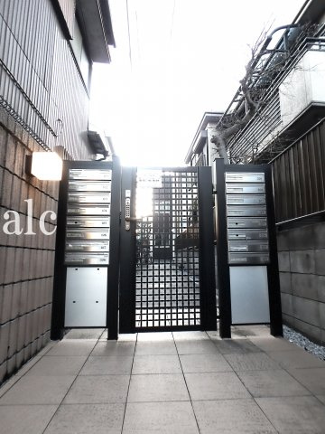 杉並区桃井１丁目のアパートのエントランス|ゆとりのあるエントランスです
