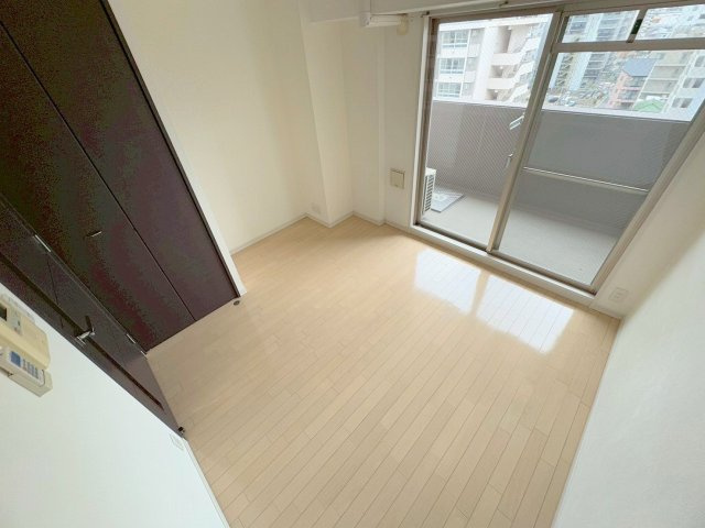 アドバンス新大阪Ⅴの洋室