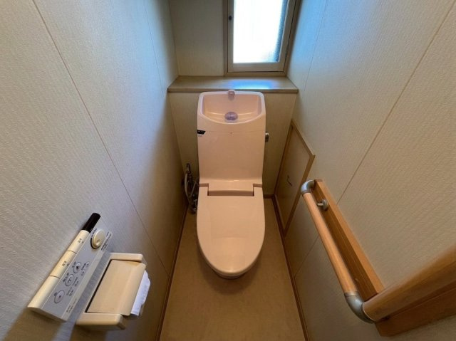 花川南4条2丁目 戸建のトイレ|シャワー付きトイレ