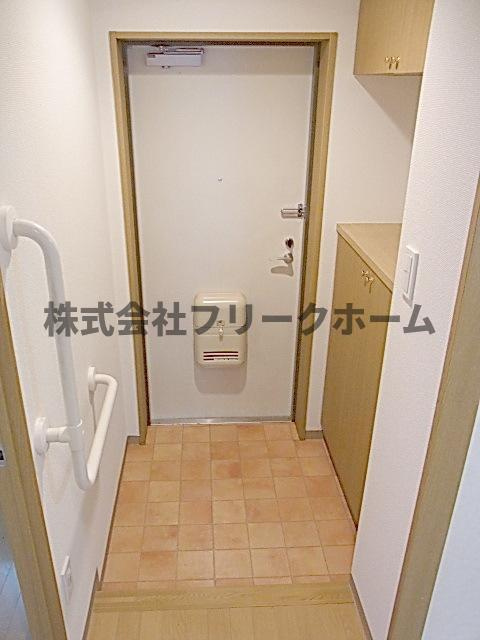小金井市梶野町２丁目の賃貸マンションの玄関